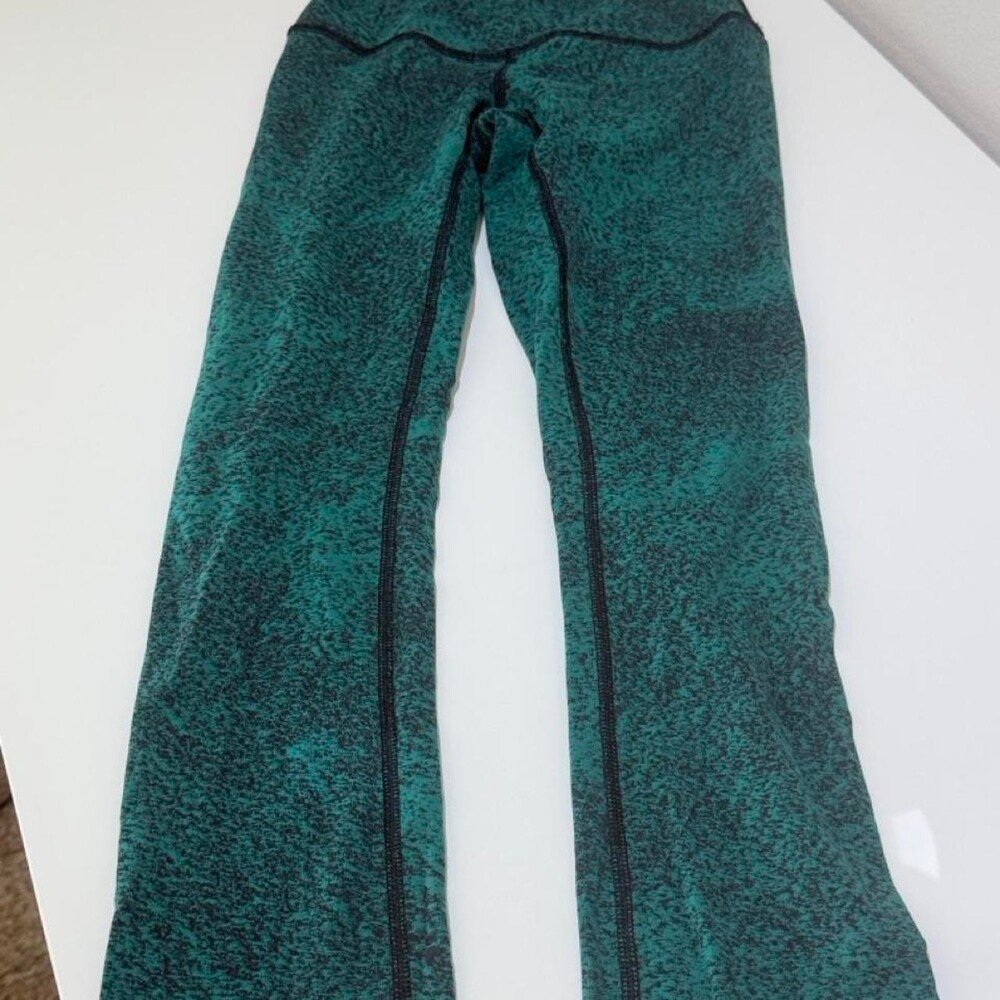 Lululemon green and black marbled leggings size 2 #activewear #yoga